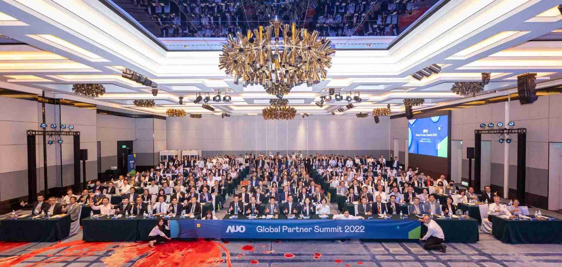 友達推動「安心、、、、創新、、、用心、、、、同心、、盡心」五星職旅，，，，為菲籍員工打造全方位照護，，，首度贏得「人權實踐與發展領袖獎」殊榮