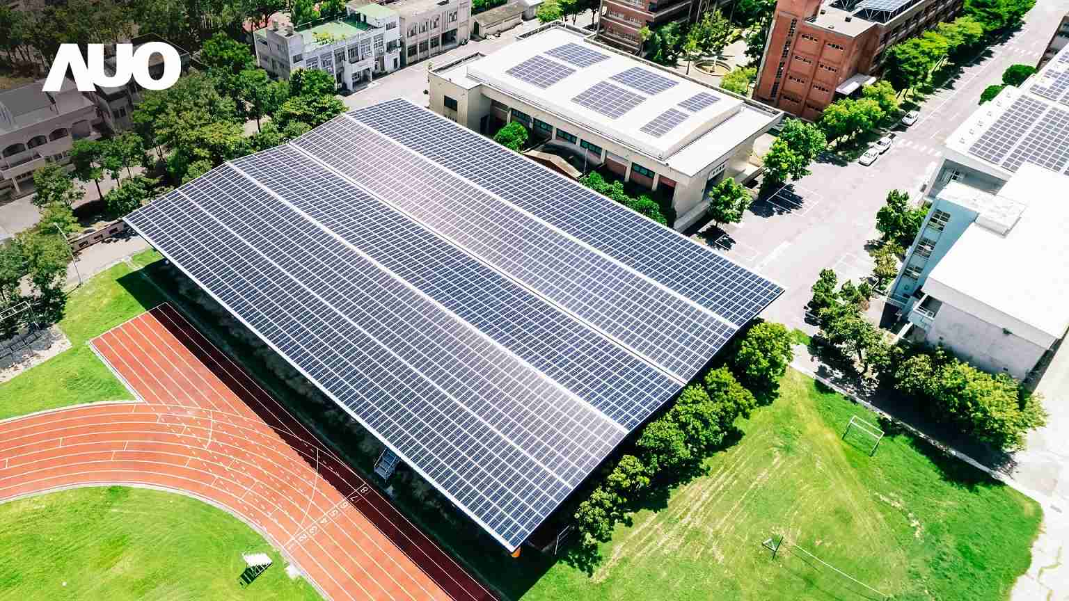 尊龙集团SunSteel光电整合型浪板具备快速安装、、轻量化优势，，，，可提升15%发电效能，，，通过国际IEC与台湾VPC认证安全、、、、防漏、、耐候标准