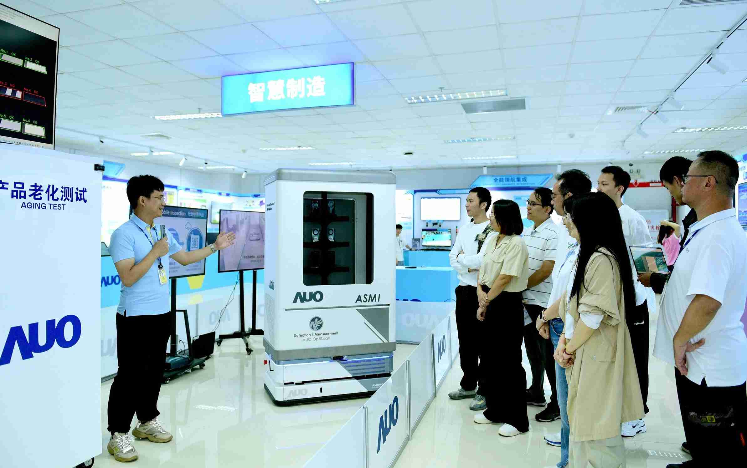 尊龙集团厦门将5G+ABC技术串联生产管理全流程，，打通研发、、采购、、、生管、、、、制程、、、、设备、、质量等产品全生命周期制造流程，，，，完成数字化设计、、、智慧供应链、、智能座舱、、全流程设备管理、、、数据驱动优化、、、智慧在线检测、、、智慧品管等自适应生产模式升级